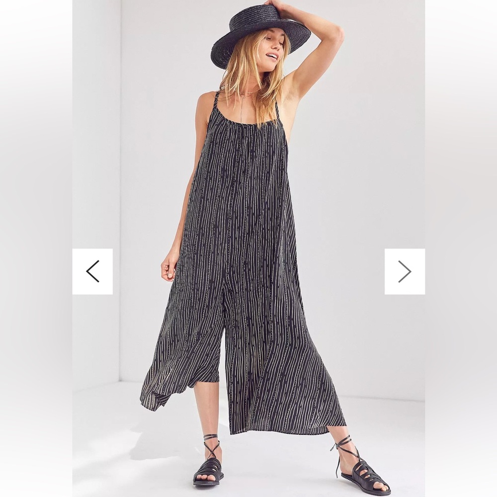 UO silence + noise Striped Wide Leg Cropped Overall Jumpsuit Size M Strappy Tank - Picture 16 of 16